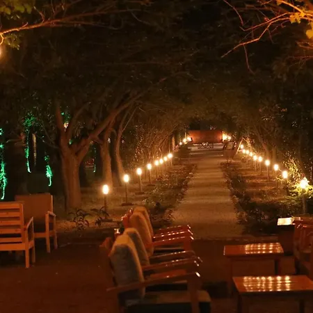 Eden And Θέρετρο *